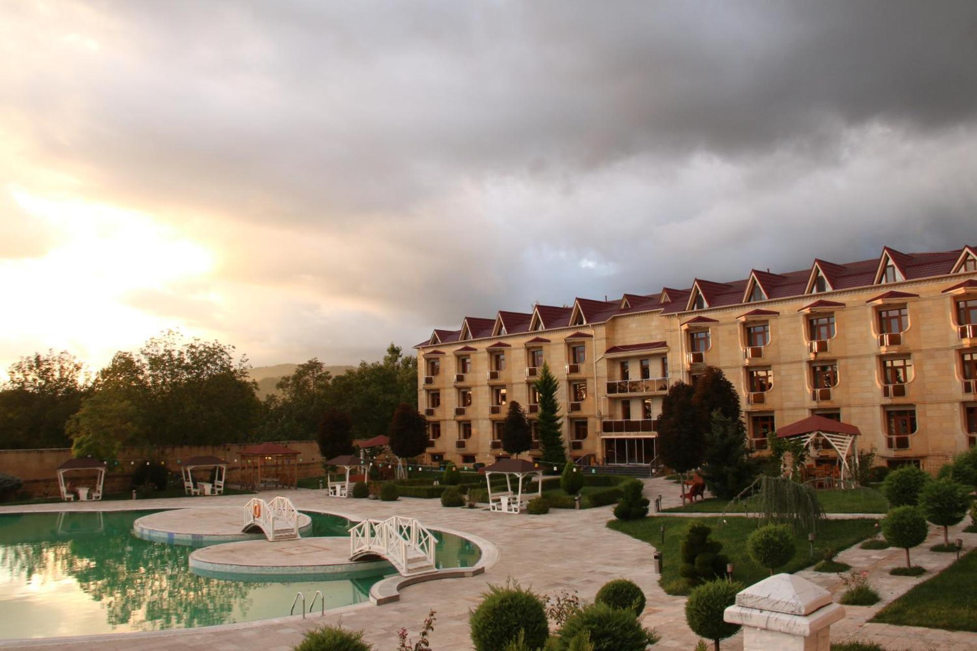 Gabala Yeddi Gozel Hotel מראה חיצוני תמונה
