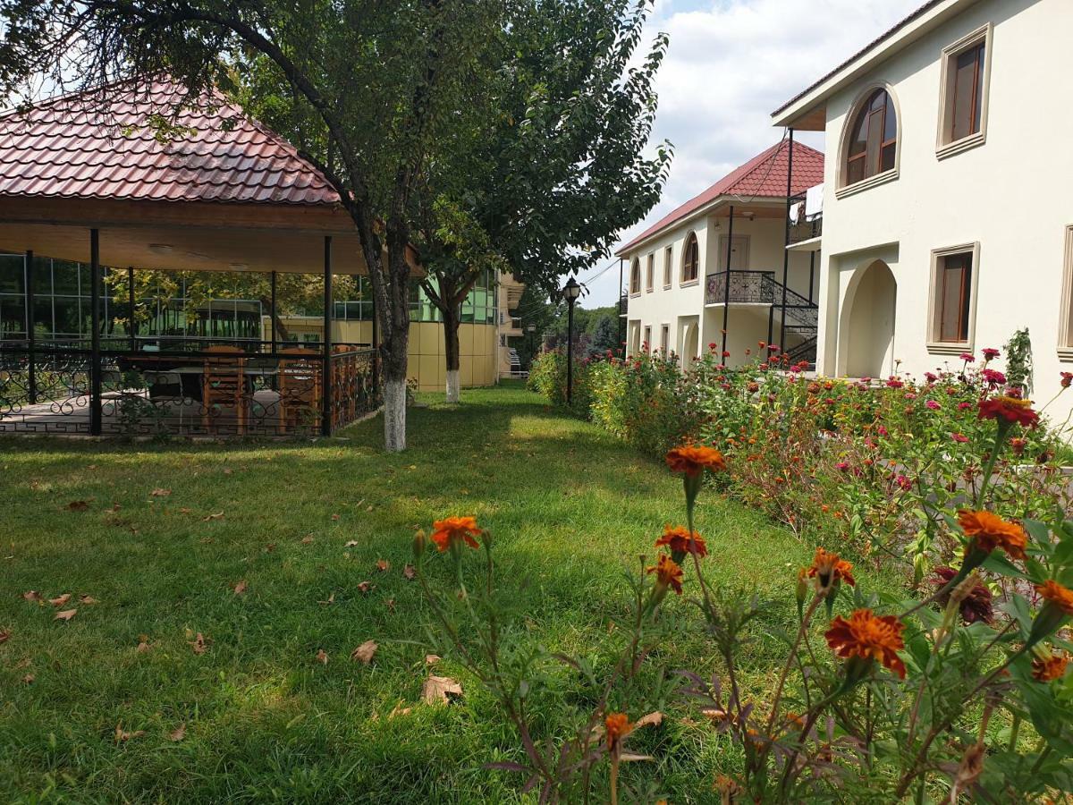 Gabala Yeddi Gozel Hotel מראה חיצוני תמונה
