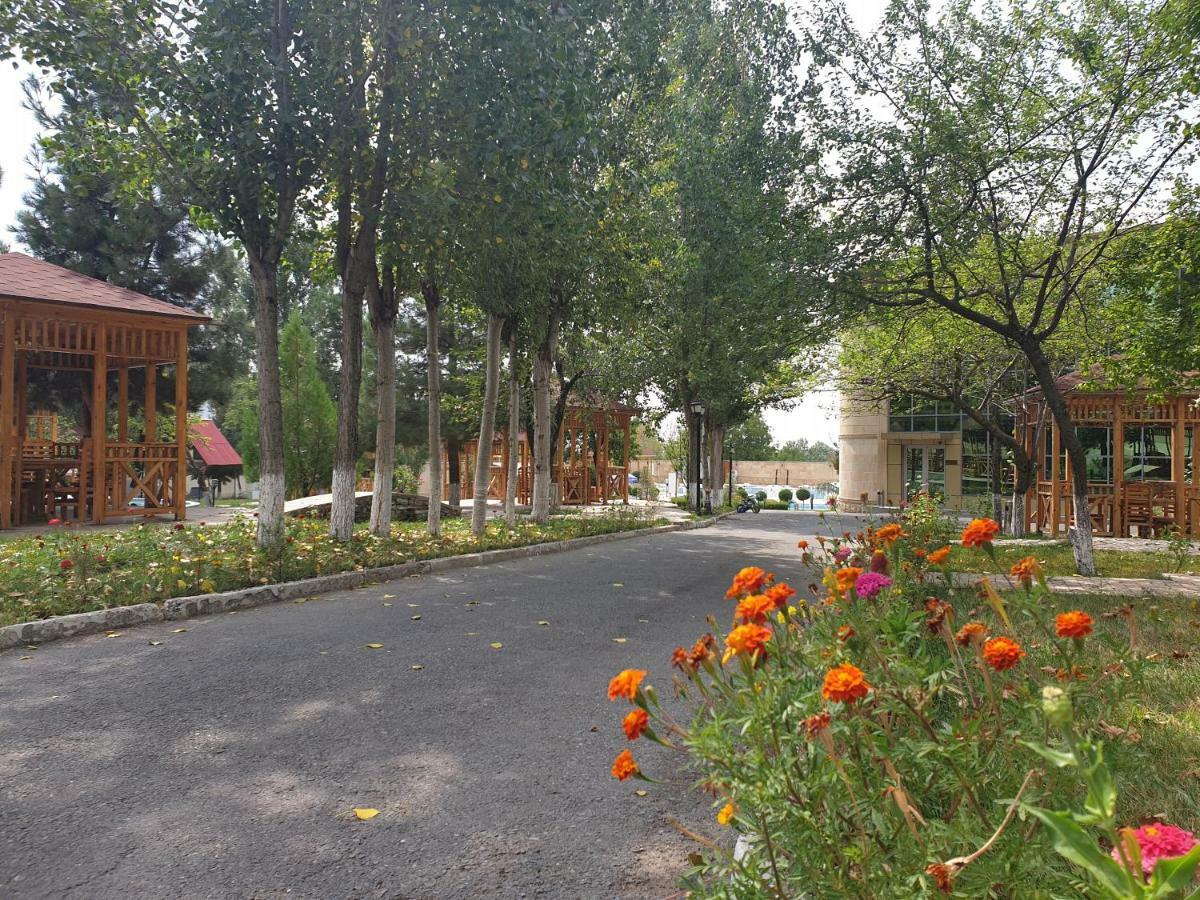 Gabala Yeddi Gozel Hotel מראה חיצוני תמונה
